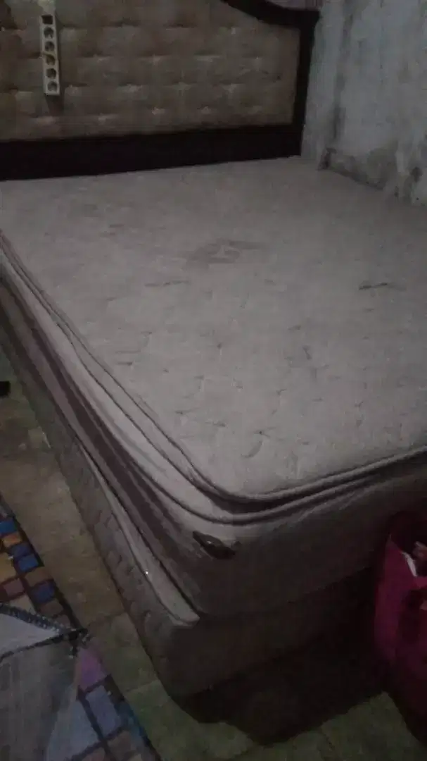 Dipan/ranjang springbed double no 1.Siap diamtar