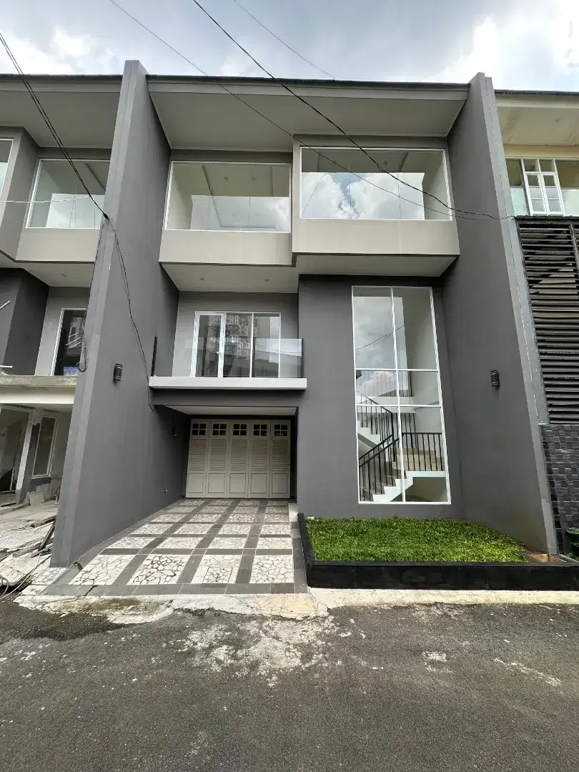 Rumah Modern Samping AEON Mall Tanjung Barat – Nayara Townhouse