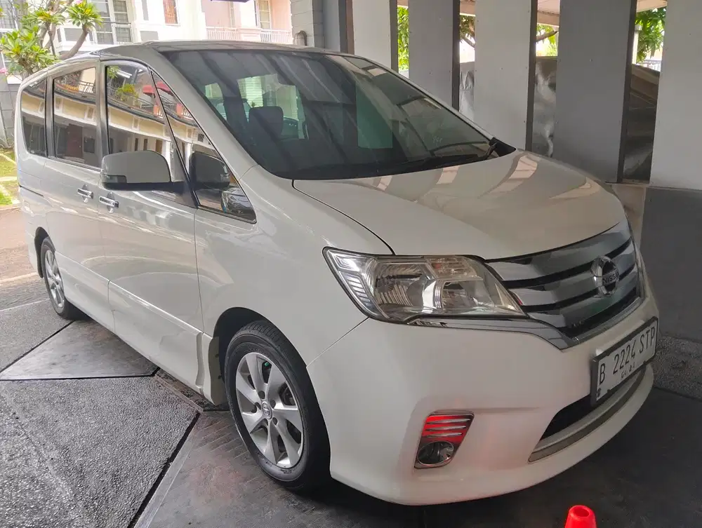 Nissan Serena 2013/14 Bensin