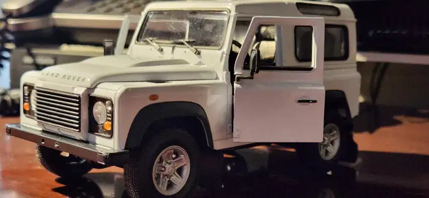 Diecast Land Rover Defender 1:24, Baru/BNIB