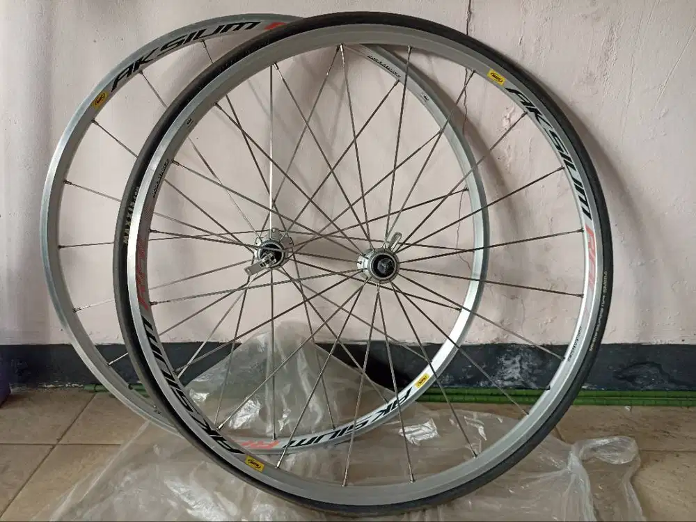 Wheel set Mavic Aksium Race