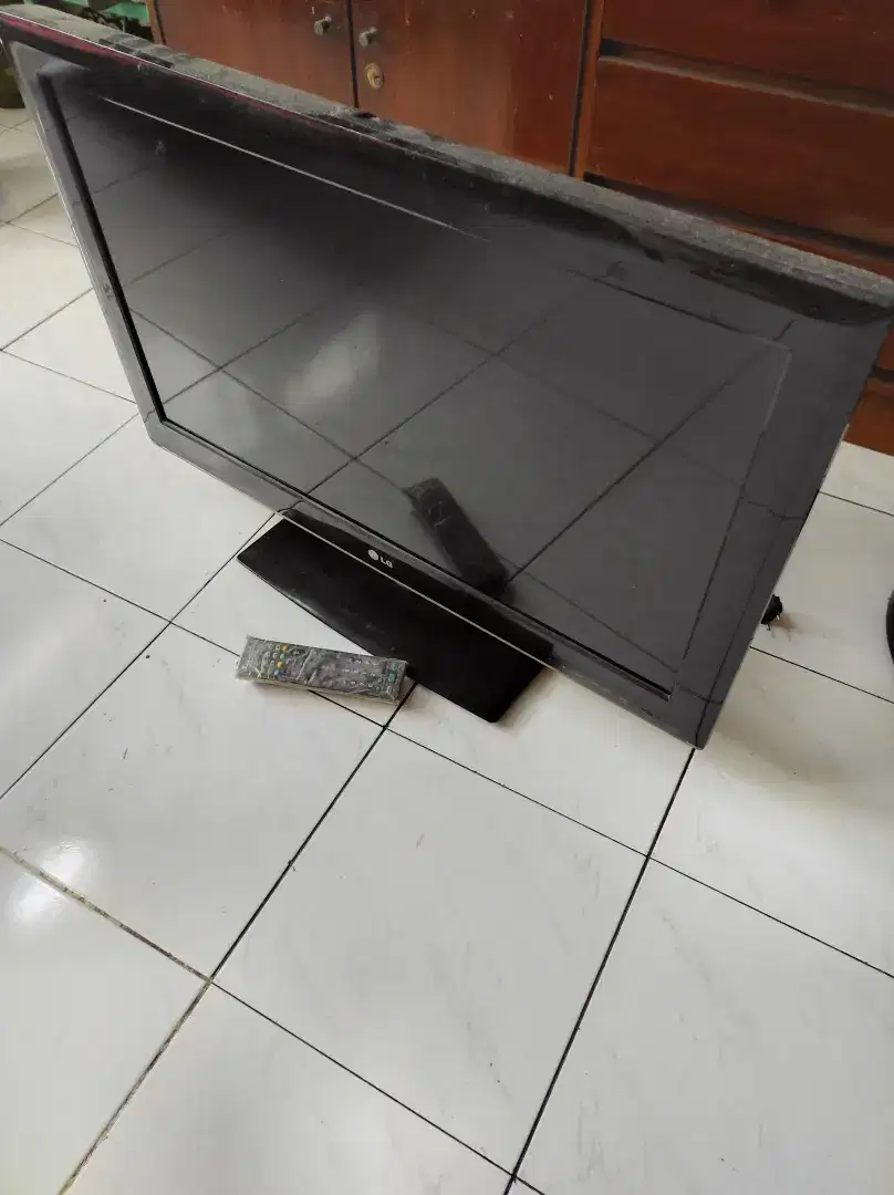 Tv LG 32 in + remote ( MATI )