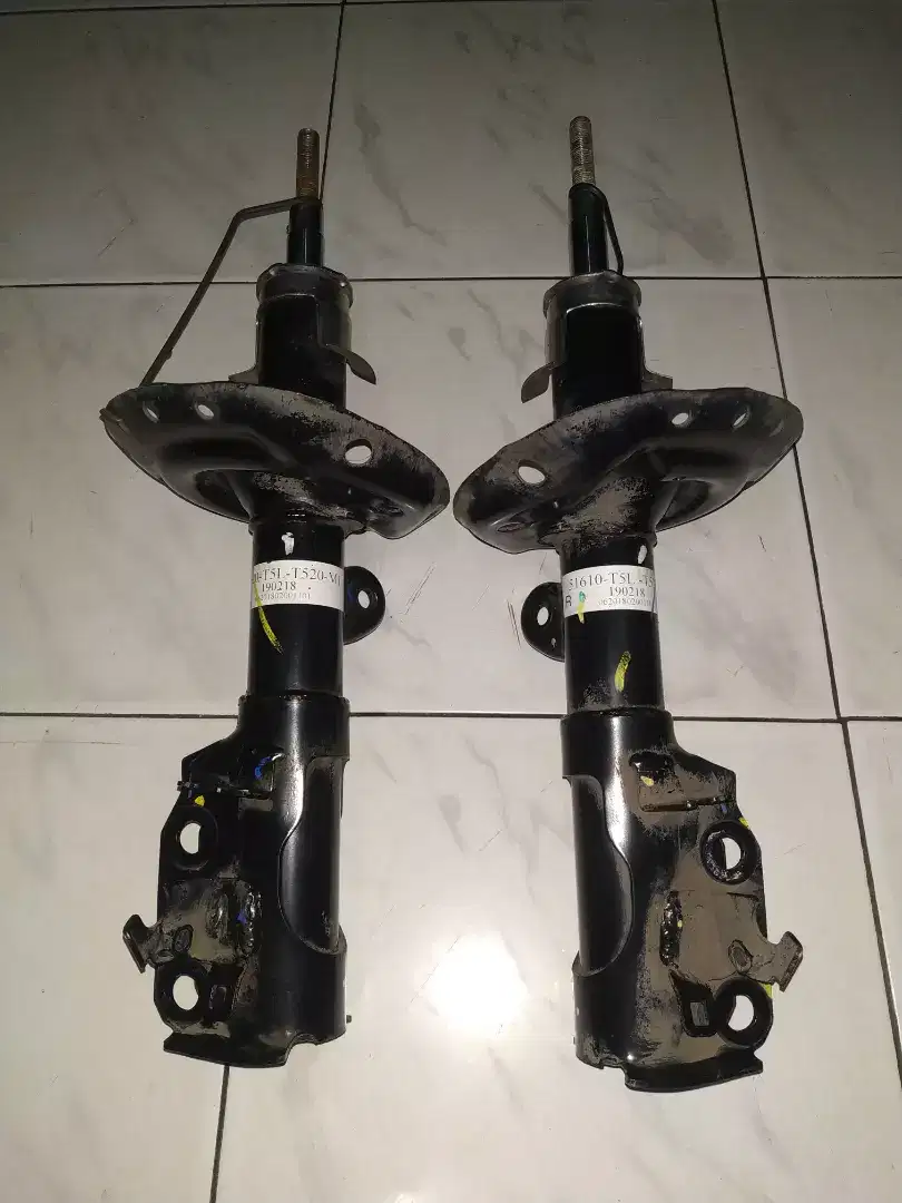 Shockbreaker depan Honda Jazz GK5
