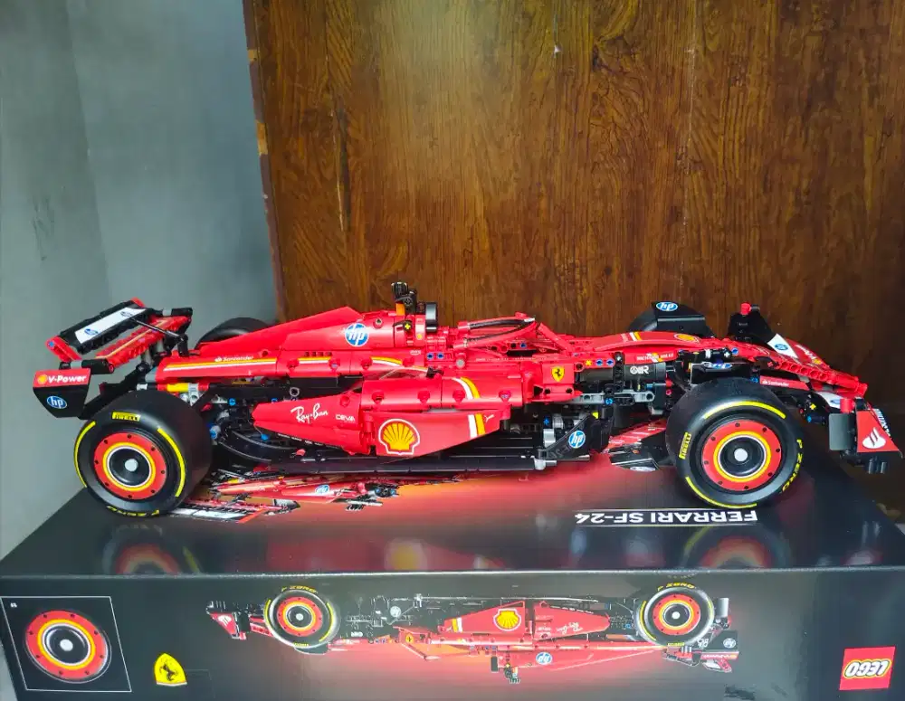Lego technic Ferrari SF-24 F1 sudah dirakit
