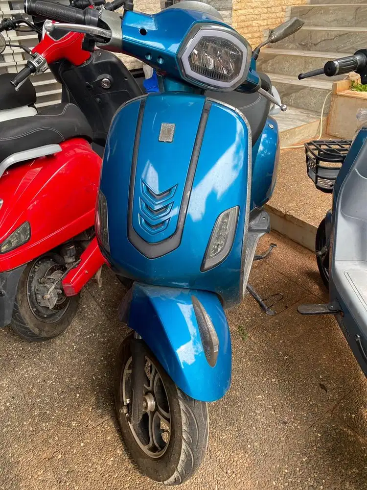 motor listrik model vespa second biru