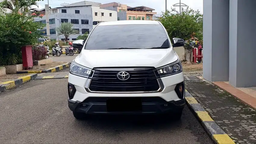 Toyota Kijang Innova Venturer 2.0 AT Facelift Bensin 2022 Like New