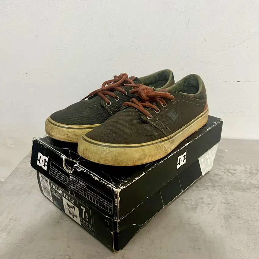 Sepatu DC TRASE TX LE Military Green Size US 7/39
