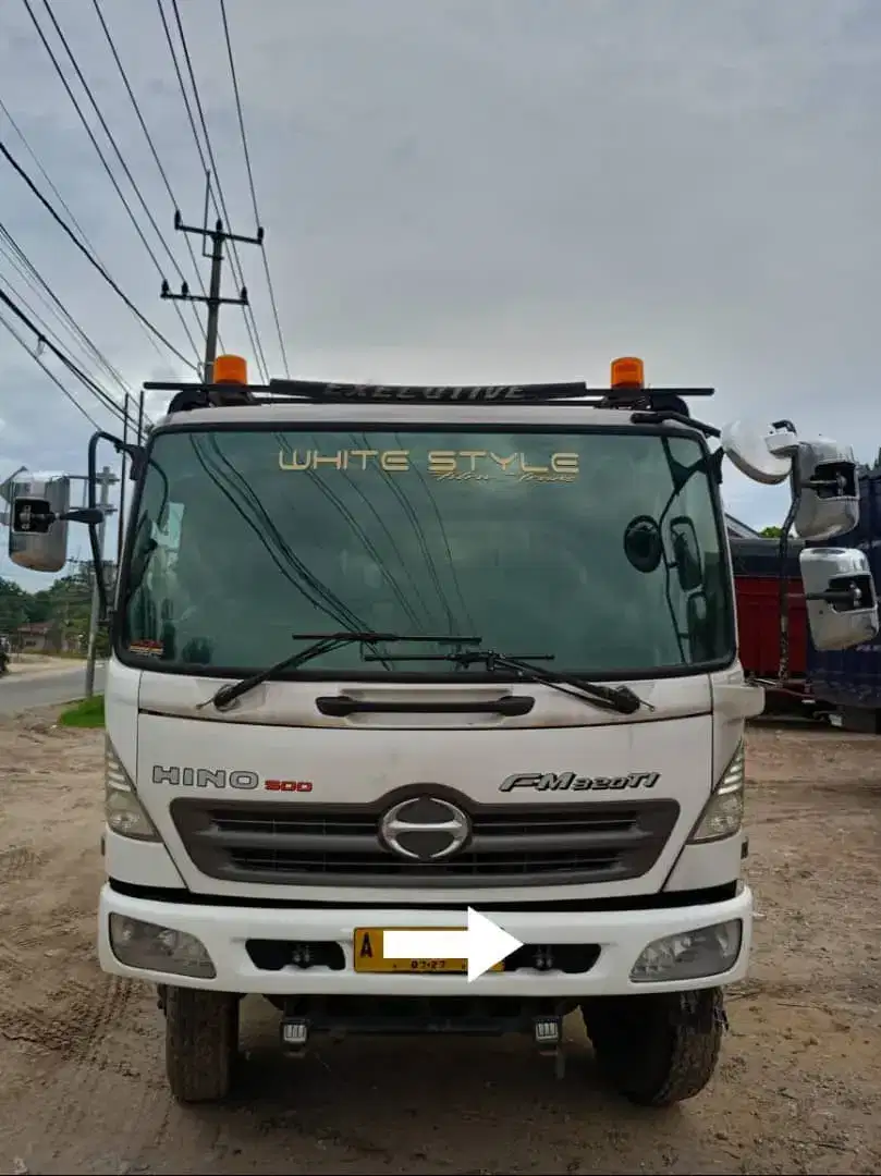 Hino lohan 6×4 FM 320 Ti 2011