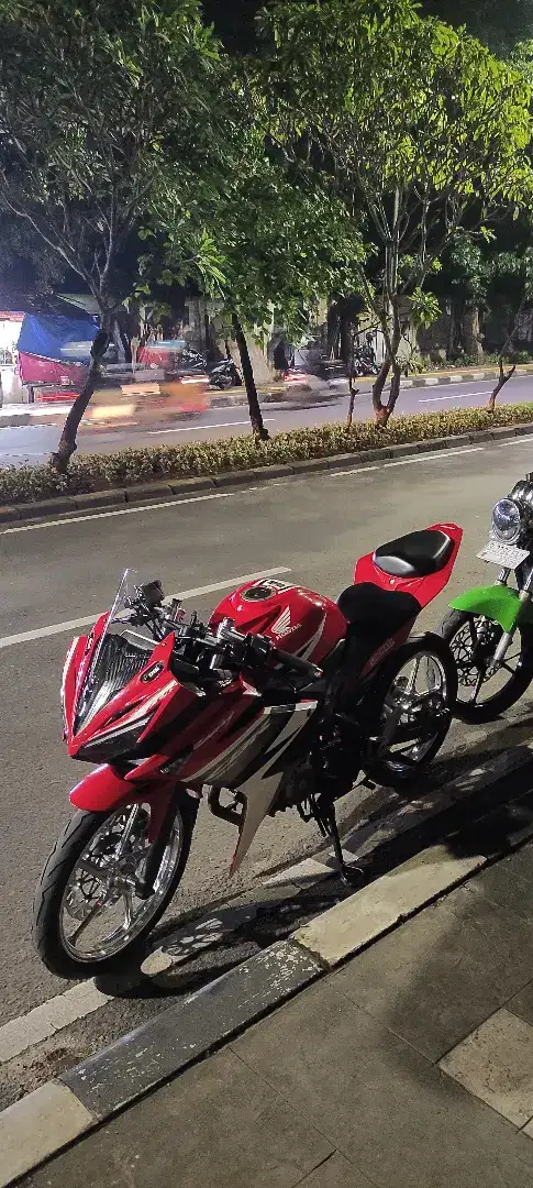 Jual motor CBR 150r tahun 2016