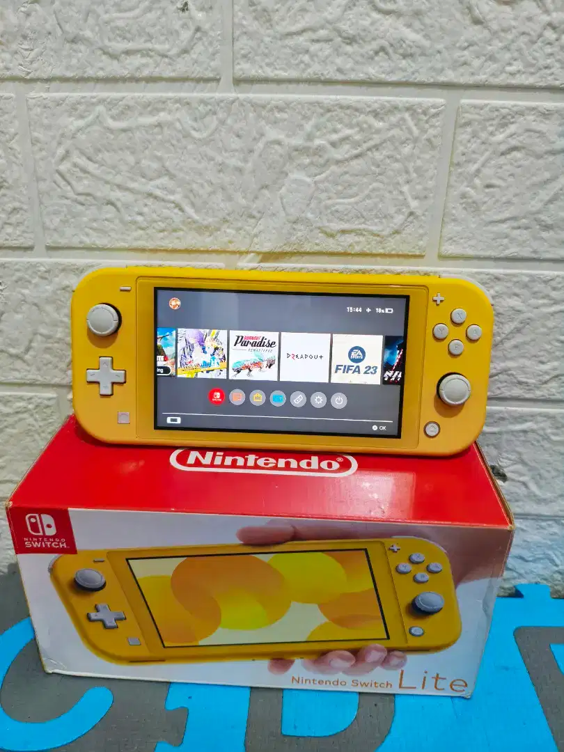 Nintendo Switch Lite Yellow