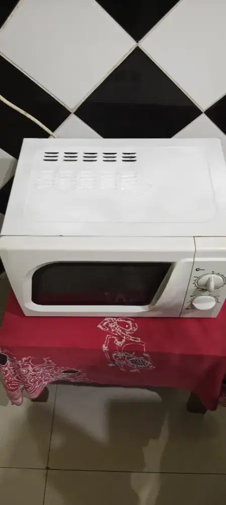 MICROWAVE putih