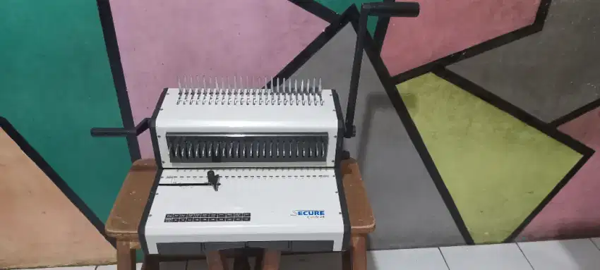 Mesin jilid spiral plastik