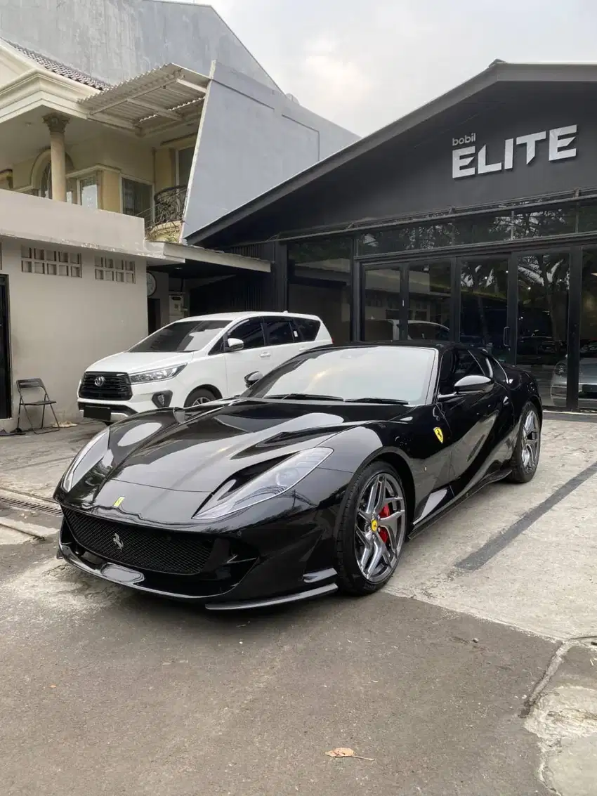 2020 Ferrari 812 Superfast Nero Daytona