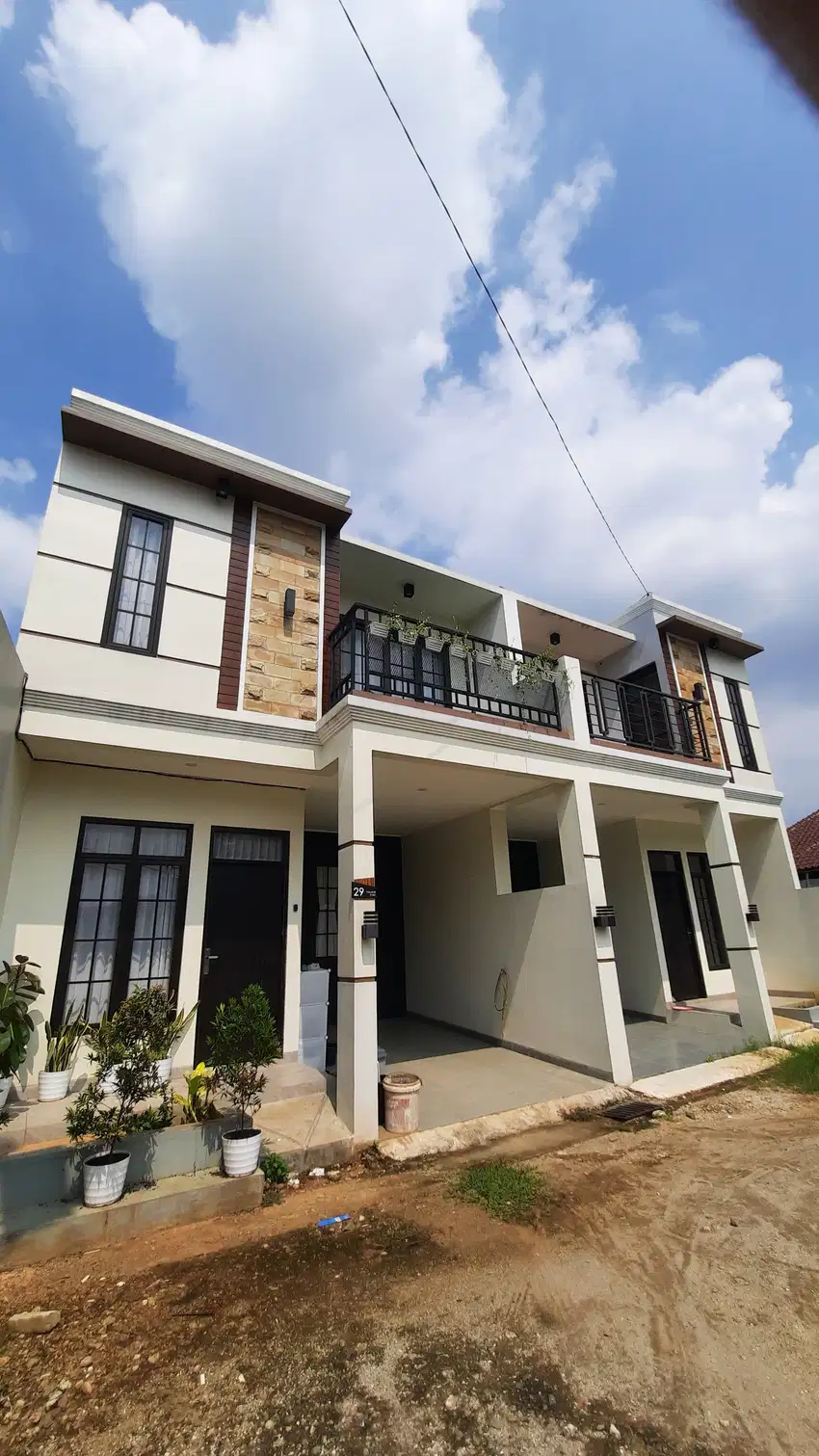 Mau pindah? Rumah ini udah nungguin kamu!”