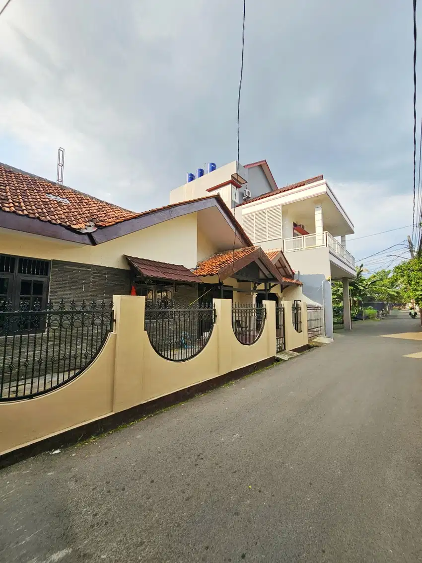 LEBAR 12 - Rumah Dijual Kalisari, Pasar Rebo. Jalan utama, NEGO