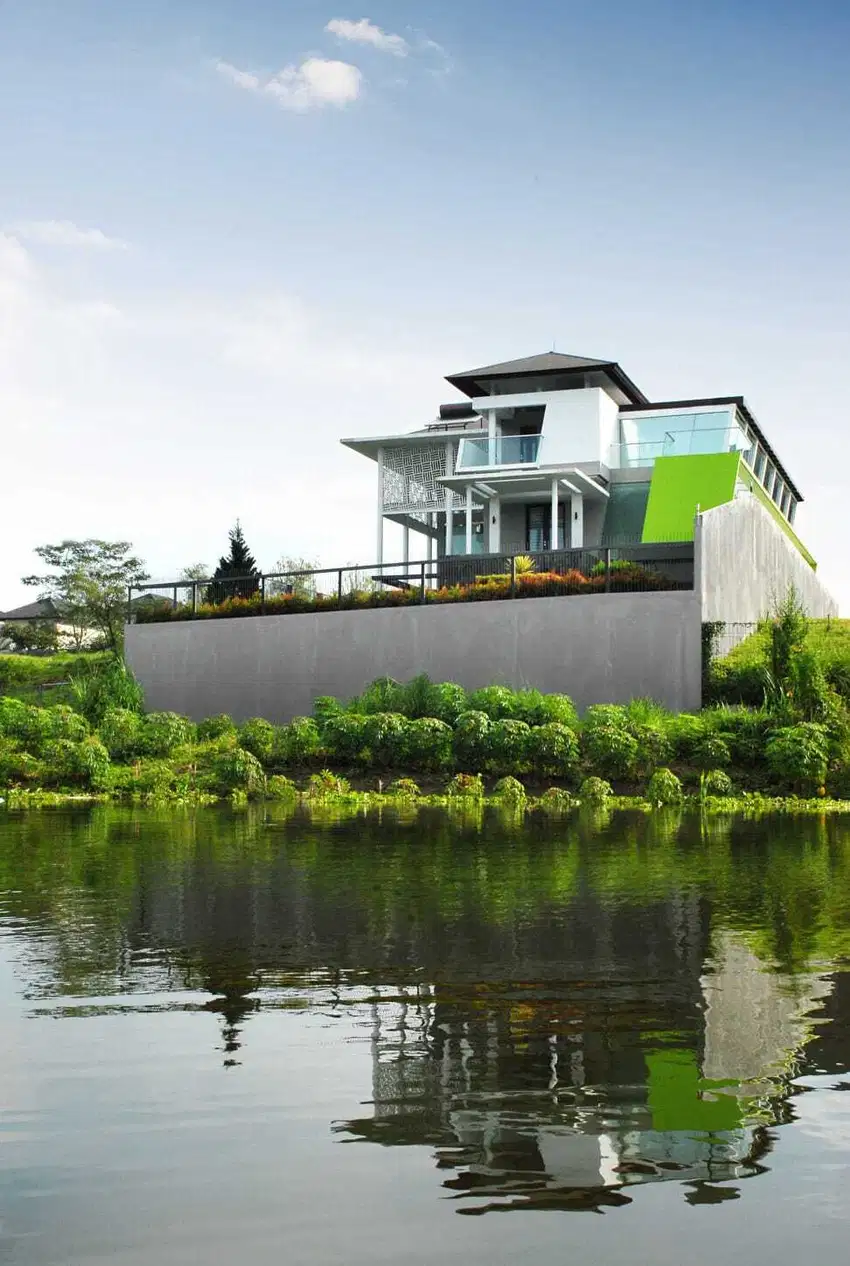 JUAL RUMAH LUX MODERN KONTEMPORER FUTURISTIK DI KOTA BARU PARAHYANGAN