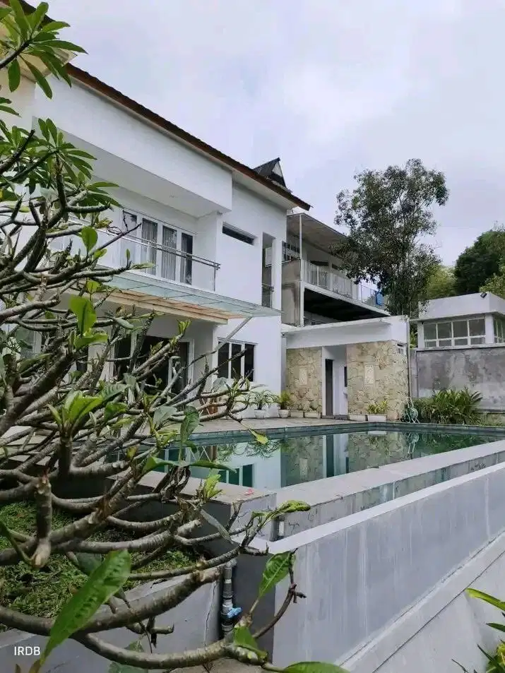 Villa bagus, murah ber kolam renang di Padasuka Bandung