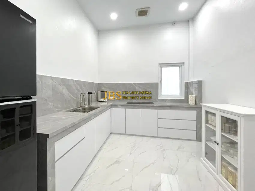 Dijual Rumah Fully Furnished di Komplek Adam Malik Riverside - Medan