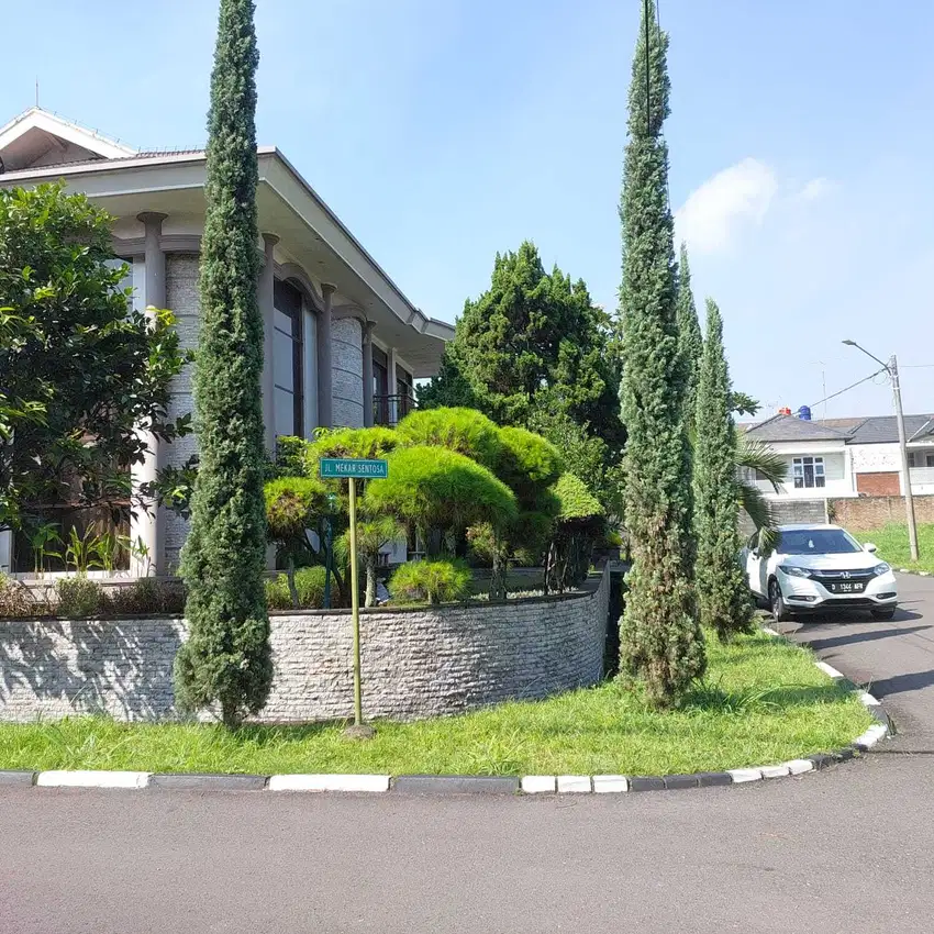 Dijual Rumah Luas dan Unik di Mekar Wangi Bandung Siap Huni