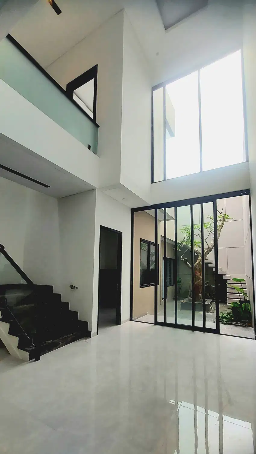 JUAL RUMAH BARU GRESS KUPANG BARU DARMO TROPICAL 2 LANTAI BAGUS SHM