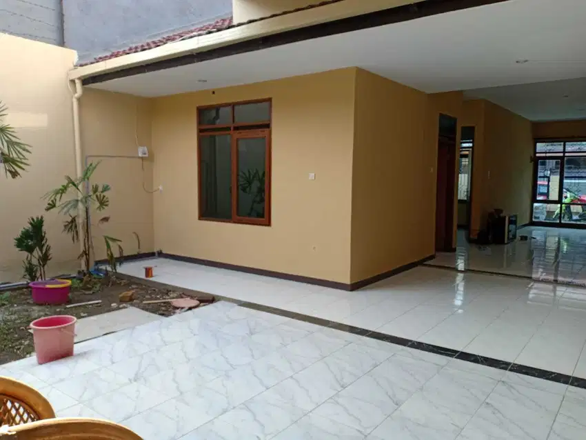 Rumah Bagus 2 Lantai Nyaman di Taman Holis Indah