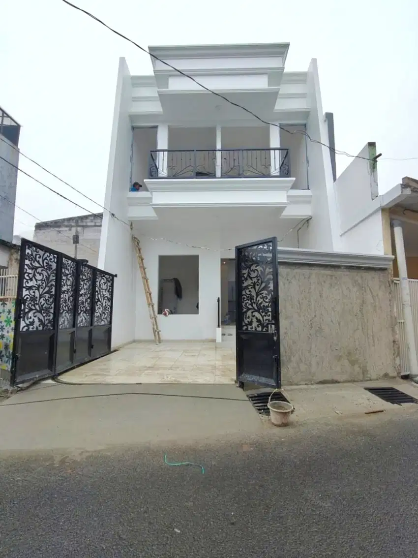 Rumah Baru 2lantai Dikalisari Pasar Rebo  Jakarta Timur