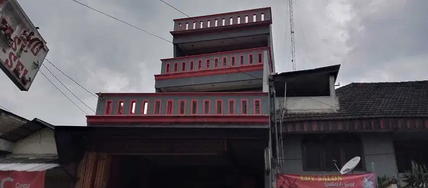 RUKO 3,5 BAGUS SIAP HUNI PINGGIR JALAN 2 MOBIL LOKASI STRATEGIS CONDET