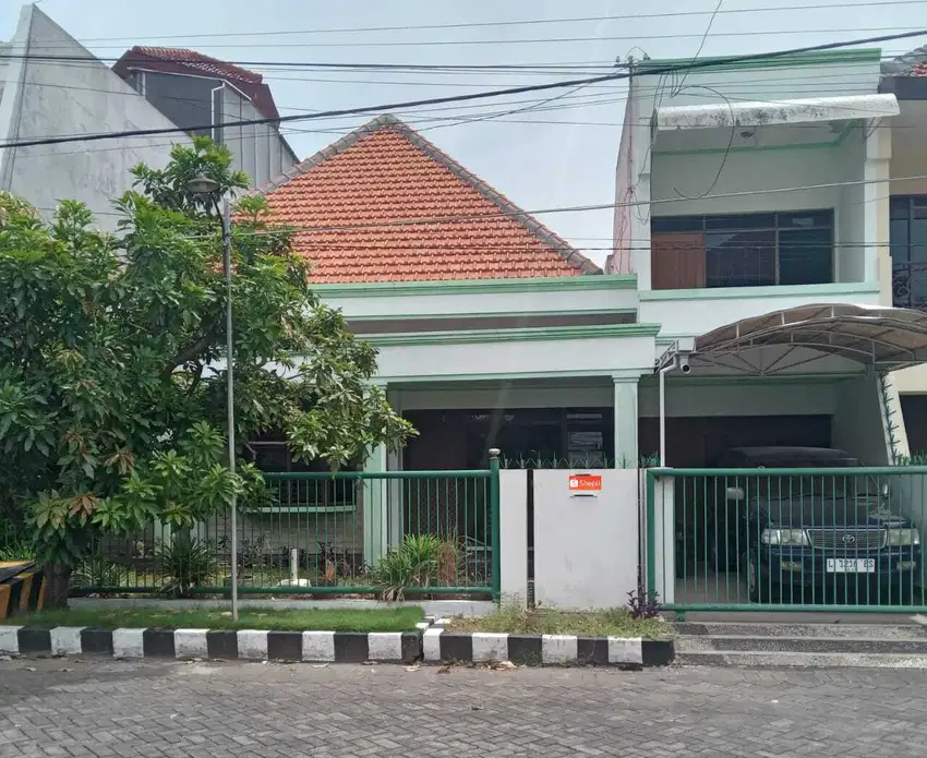 RUMAH LAMA MANYAR BAGUS TERAWAT SIAP HUNI. RPW JALAN 3 MOBIL.