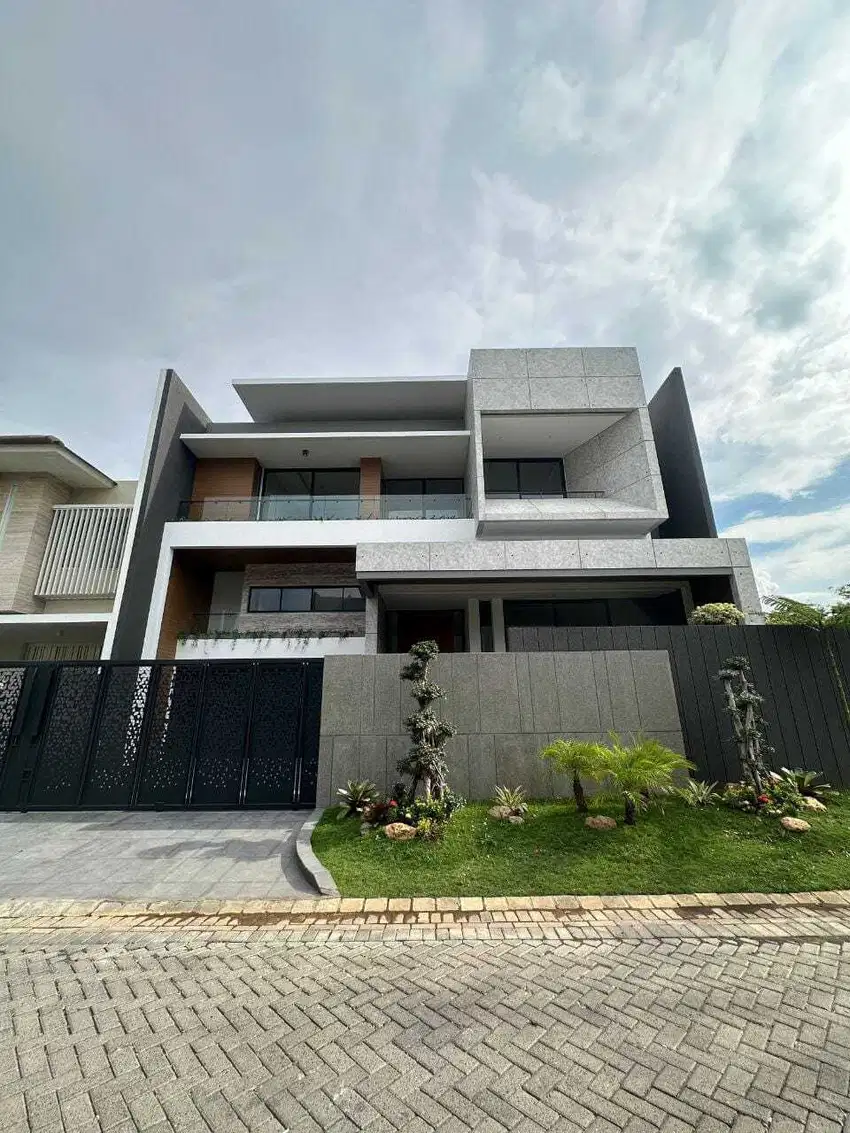 Dijual Rumah Mewah Baru Gress Pakuwon Indah Surabaya Barat Dekat PTC
