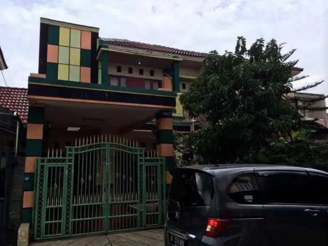 Rumah 2 lantai luas 225 m² dalam Cluster Harapan Indah Bekasi