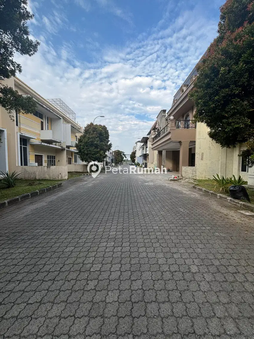 DIJUAL VILLA KOMPLEK GRAHA METROPOLITAN SOPHIE SUITE | DAERAH HELVETIA