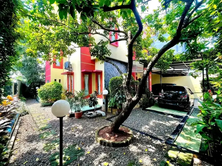 Jual rumah mewah 2 lantai di Kalisari Jakarta Timur