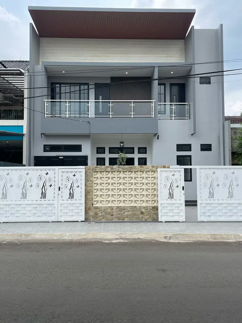 Jual Rumah Baru 2 Lantai Siap Huni ada kolam renang di Griya Loka BSD
