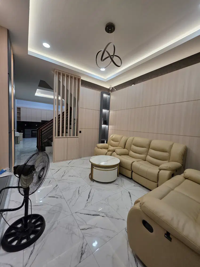 Jual rumah rasa villa Komp W Villas daerah kapten muslim