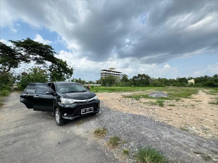 Area Exit Tol Trihanggo Tanah Jogja Samping Kampus UTY Dalam Ringroad
