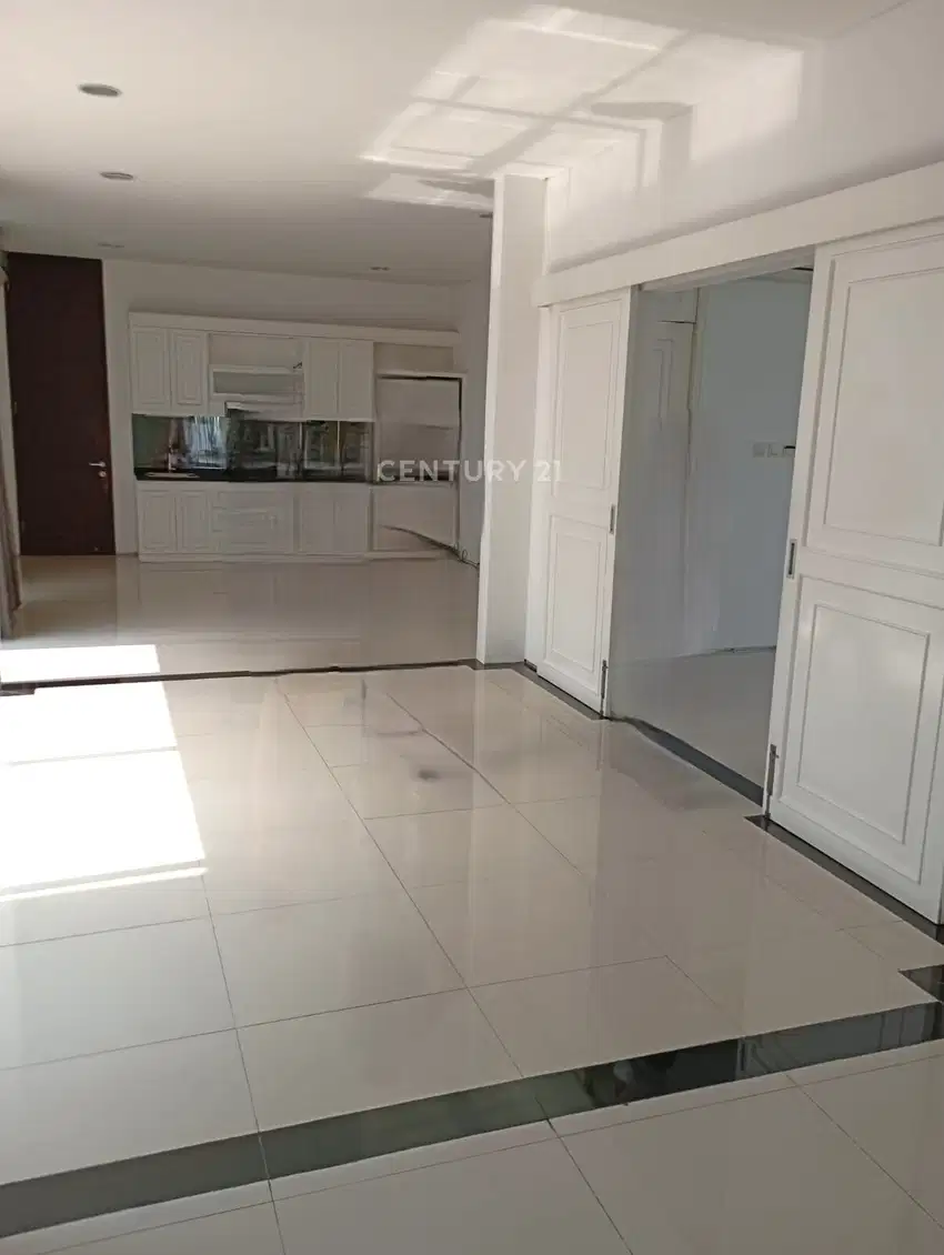 Rumah Town House Di Pejaten Barat Ada Swimming Pool  8781