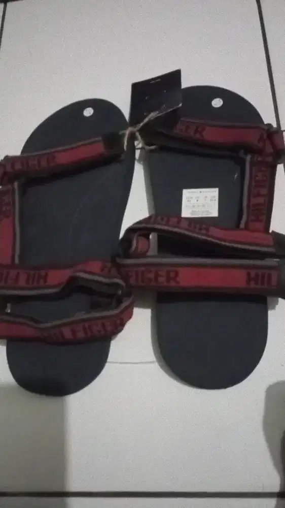 tommi hilfiger sandal gunung,size 41,kondisi baru,jual 150k
