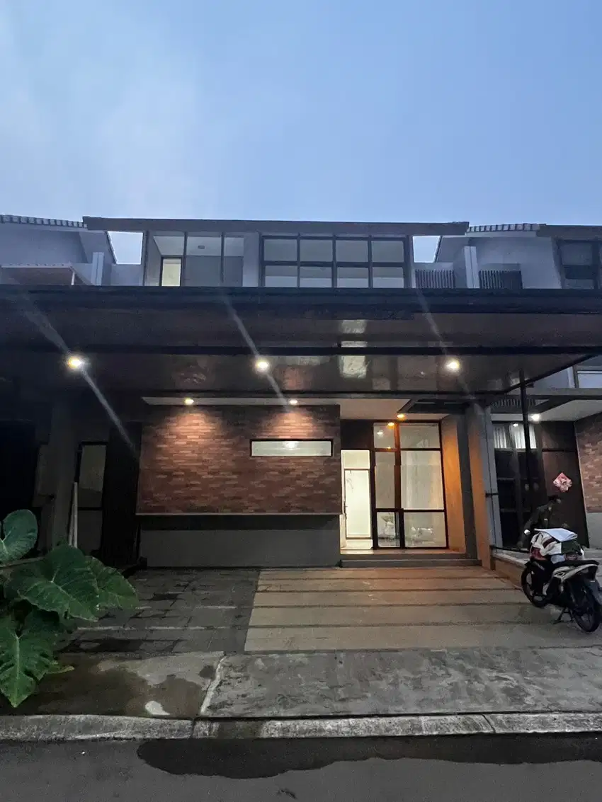 Dijual Rumah 2LT di cluster Dakota Suvarna Sutera Tangerang 1K900059