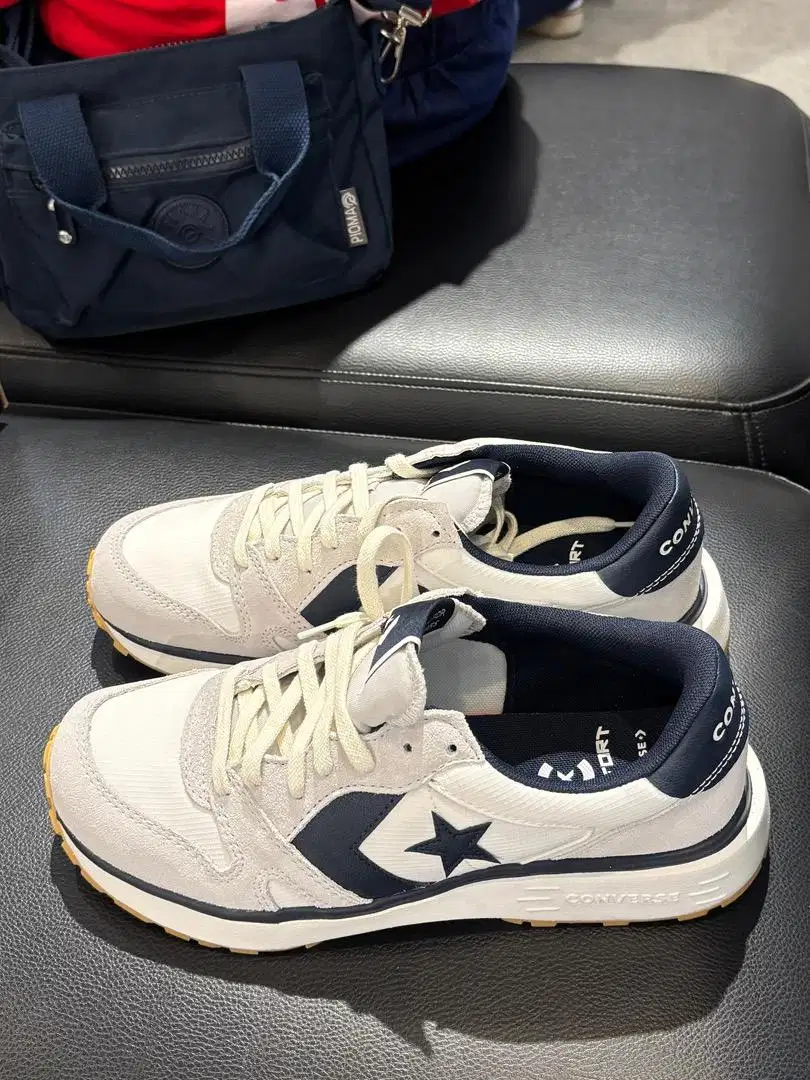 sepatu converse run star trainer white  navy size 42 ex footlocker