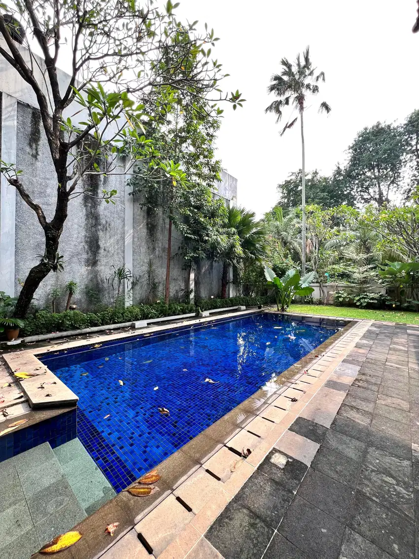 RUMAH CANTIK SIAP HUNI DALAM KOMPLEK DI KEMANG