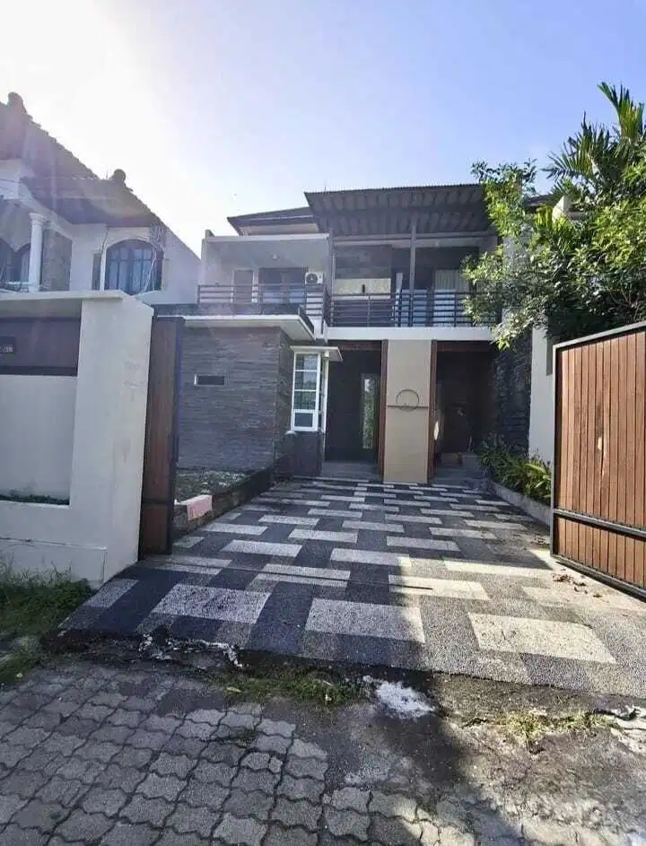 Rumah 2 lantai di kawasan panjer denpasar