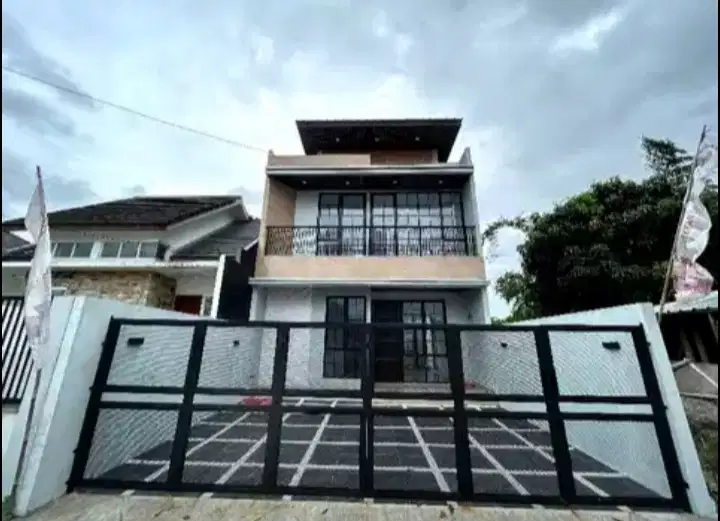 RUMAH 2 LANTAI SIAP HUNI LOKASI STRATEGIS DI CIBINONG BOGOR