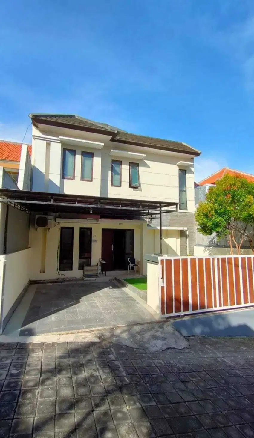 Rumah lantai 2 kawasan cluster one gate di taman griya Jimbaran