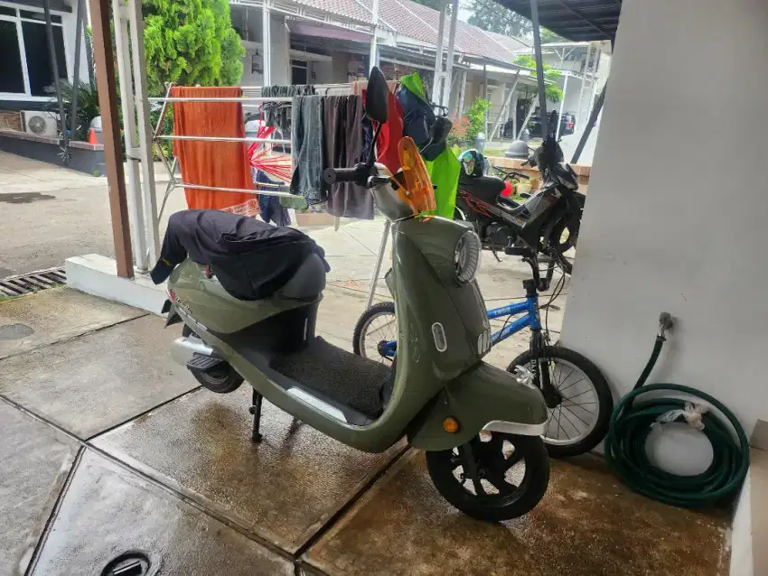 Dijual cepat sepeda listrik uwinfly pemakaian beru mau 2 bulan