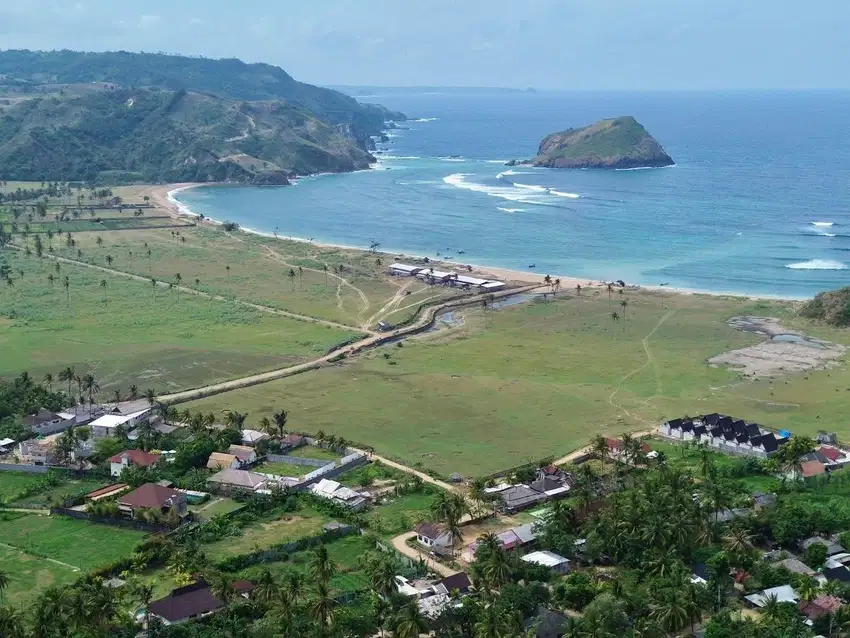 Tanah murah dekat pantai Areguling Kuta Mandalika Lombok. Full view