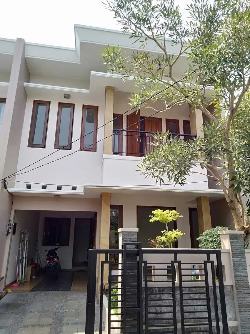 JUAL RUMAH HOOK 2 LANTAI KEMANG TIMUR JAKARTA SELATAN BARU RENOVASI