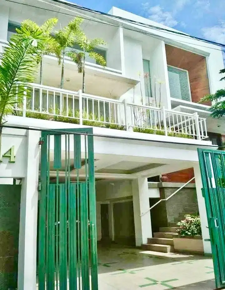 Rumah mewah + kolam renang dekat jln haji bau pantai losari