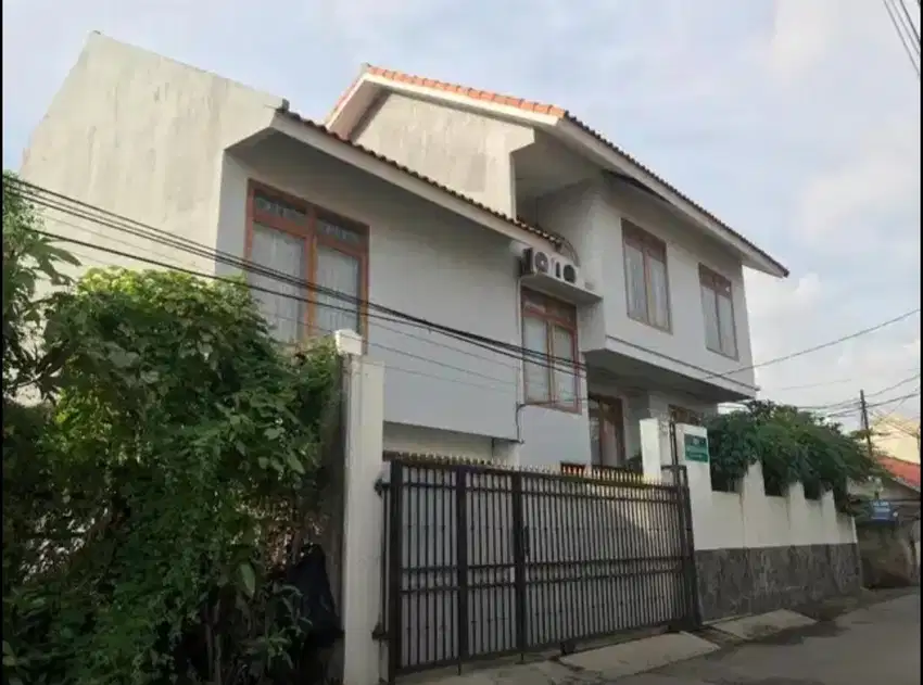 Disewakan Rumah Minimalis Strategis Dekat Pondok Indah Mall & SCBD