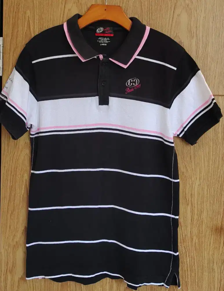 Kaos kerah hitam kombinasi