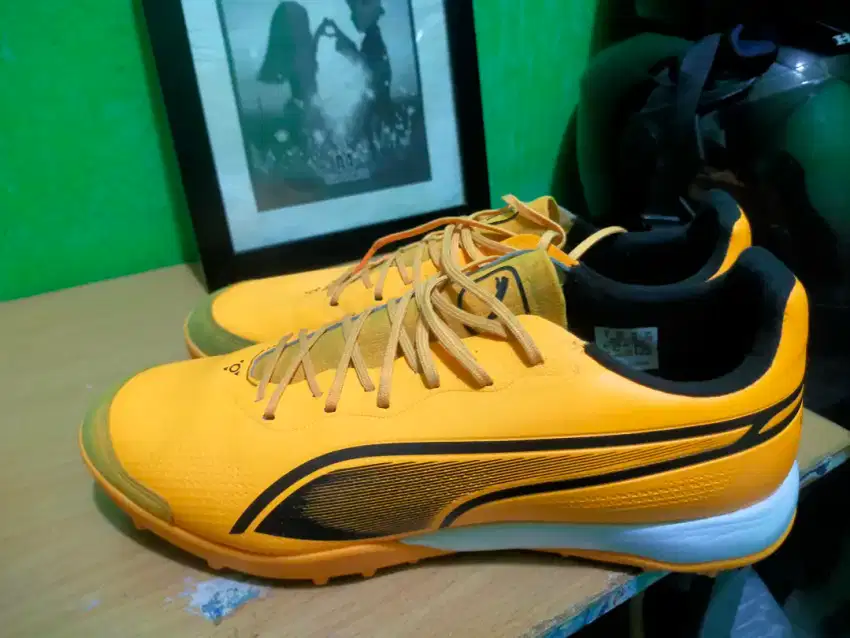Sepatu futsal bisa minsoc dan futsal.